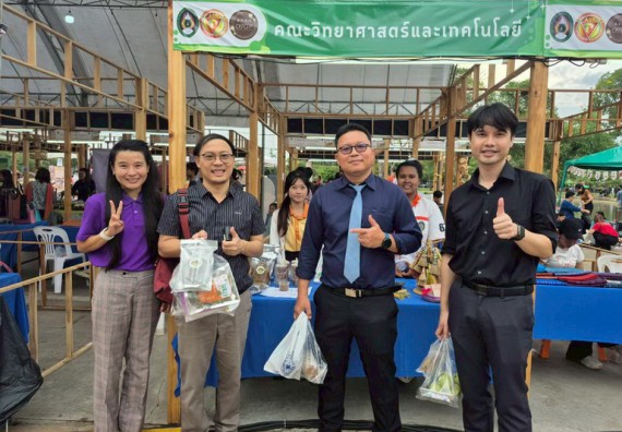 ภาพกิจกรรม  คณะวิทยาศาสตร์และเทคโนโลยี มหาวิทยาลัยราชภัฏกำแพงเพชร ได้เข้าร่วมกิจกรรมงานนิทรรศการแสดงสินค้าผลิตภัณฑ์ชุมชนสู่ตลาดสีเขียน KPRU OTOP GREEN PING FAIRS 2025