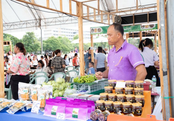 ภาพกิจกรรม  คณะวิทยาศาสตร์และเทคโนโลยี มหาวิทยาลัยราชภัฏกำแพงเพชร ได้เข้าร่วมกิจกรรมงานนิทรรศการแสดงสินค้าผลิตภัณฑ์ชุมชนสู่ตลาดสีเขียน KPRU OTOP GREEN PING FAIRS 2025