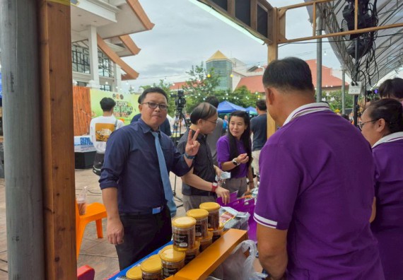 ภาพกิจกรรม  คณะวิทยาศาสตร์และเทคโนโลยี มหาวิทยาลัยราชภัฏกำแพงเพชร ได้เข้าร่วมกิจกรรมงานนิทรรศการแสดงสินค้าผลิตภัณฑ์ชุมชนสู่ตลาดสีเขียน KPRU OTOP GREEN PING FAIRS 2025