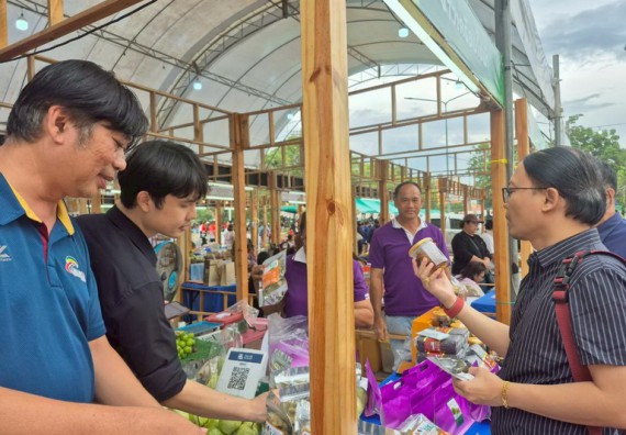 ภาพกิจกรรม  คณะวิทยาศาสตร์และเทคโนโลยี มหาวิทยาลัยราชภัฏกำแพงเพชร ได้เข้าร่วมกิจกรรมงานนิทรรศการแสดงสินค้าผลิตภัณฑ์ชุมชนสู่ตลาดสีเขียน KPRU OTOP GREEN PING FAIRS 2025