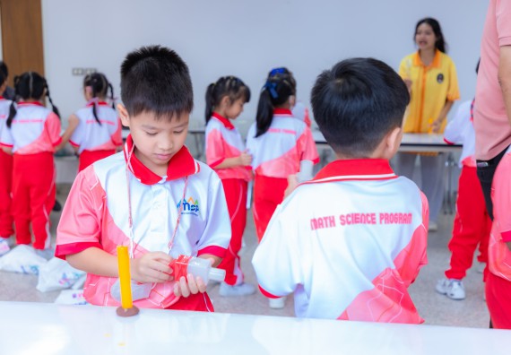 ภาพกิจกรรม  คณะวิทยาศาสตร์และเทคโนโลยี มหาวิทยาลัยราชภัฏกำแพงเพชร ร่วมกับโรงเรียนอนุบาลกำแพงเพชร จัดกิจกรรมสะเต็มศึกษา ตามโครงการฝึกทักษะเพื่อพัฒนาอุจฉริยะภาพวิทยาศาสตร์