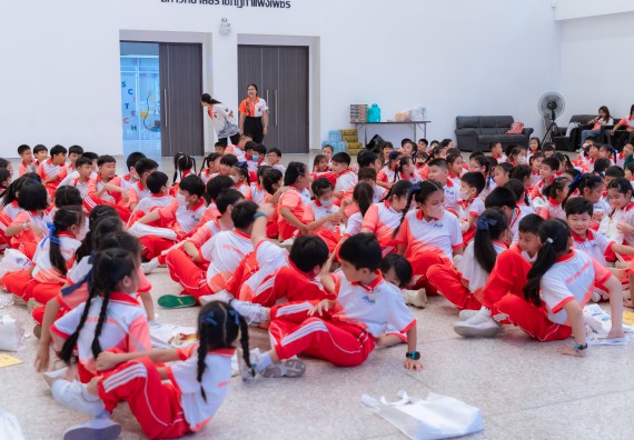 ภาพกิจกรรม  คณะวิทยาศาสตร์และเทคโนโลยี มหาวิทยาลัยราชภัฏกำแพงเพชร ร่วมกับโรงเรียนอนุบาลกำแพงเพชร จัดกิจกรรมสะเต็มศึกษา ตามโครงการฝึกทักษะเพื่อพัฒนาอุจฉริยะภาพวิทยาศาสตร์