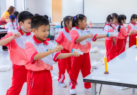 ภาพกิจกรรม  คณะวิทยาศาสตร์และเทคโนโลยี มหาวิทยาลัยราชภัฏกำแพงเพชร ร่วมกับโรงเรียนอนุบาลกำแพงเพชร จัดกิจกรรมสะเต็มศึกษา ตามโครงการฝึกทักษะเพื่อพัฒนาอุจฉริยะภาพวิทยาศาสตร์