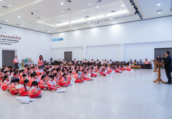 ภาพกิจกรรม  คณะวิทยาศาสตร์และเทคโนโลยี มหาวิทยาลัยราชภัฏกำแพงเพชร ร่วมกับโรงเรียนอนุบาลกำแพงเพชร จัดกิจกรรมสะเต็มศึกษา ตามโครงการฝึกทักษะเพื่อพัฒนาอุจฉริยะภาพวิทยาศาสตร์