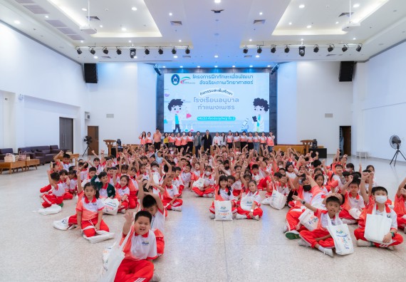 ภาพกิจกรรม  คณะวิทยาศาสตร์และเทคโนโลยี มหาวิทยาลัยราชภัฏกำแพงเพชร ร่วมกับโรงเรียนอนุบาลกำแพงเพชร จัดกิจกรรมสะเต็มศึกษา ตามโครงการฝึกทักษะเพื่อพัฒนาอุจฉริยะภาพวิทยาศาสตร์