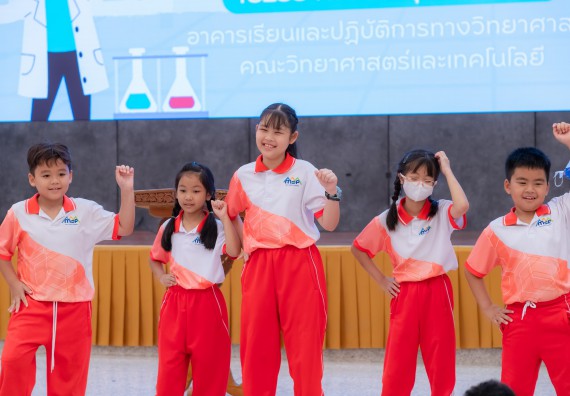 ภาพกิจกรรม  คณะวิทยาศาสตร์และเทคโนโลยี มหาวิทยาลัยราชภัฏกำแพงเพชร ร่วมกับโรงเรียนอนุบาลกำแพงเพชร จัดกิจกรรมสะเต็มศึกษา ตามโครงการฝึกทักษะเพื่อพัฒนาอุจฉริยะภาพวิทยาศาสตร์