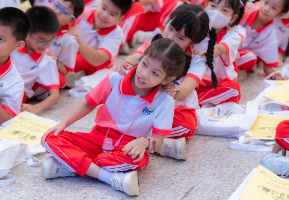 ภาพกิจกรรม  คณะวิทยาศาสตร์และเทคโนโลยี มหาวิทยาลัยราชภัฏกำแพงเพชร ร่วมกับโรงเรียนอนุบาลกำแพงเพชร จัดกิจกรรมสะเต็มศึกษา ตามโครงการฝึกทักษะเพื่อพัฒนาอุจฉริยะภาพวิทยาศาสตร์