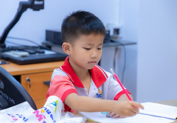 ภาพกิจกรรม  คณะวิทยาศาสตร์และเทคโนโลยี มหาวิทยาลัยราชภัฏกำแพงเพชร ร่วมกับโรงเรียนอนุบาลกำแพงเพชร จัดกิจกรรมสะเต็มศึกษา ตามโครงการฝึกทักษะเพื่อพัฒนาอุจฉริยะภาพวิทยาศาสตร์