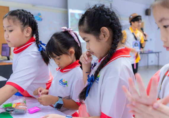 ภาพกิจกรรม  คณะวิทยาศาสตร์และเทคโนโลยี มหาวิทยาลัยราชภัฏกำแพงเพชร ร่วมกับโรงเรียนอนุบาลกำแพงเพชร จัดกิจกรรมสะเต็มศึกษา ตามโครงการฝึกทักษะเพื่อพัฒนาอุจฉริยะภาพวิทยาศาสตร์