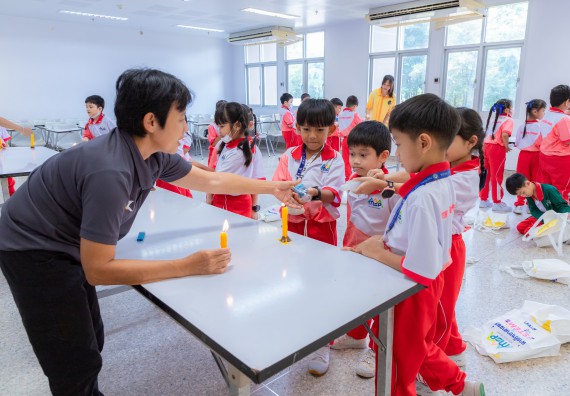ภาพกิจกรรม  คณะวิทยาศาสตร์และเทคโนโลยี มหาวิทยาลัยราชภัฏกำแพงเพชร ร่วมกับโรงเรียนอนุบาลกำแพงเพชร จัดกิจกรรมสะเต็มศึกษา ตามโครงการฝึกทักษะเพื่อพัฒนาอุจฉริยะภาพวิทยาศาสตร์