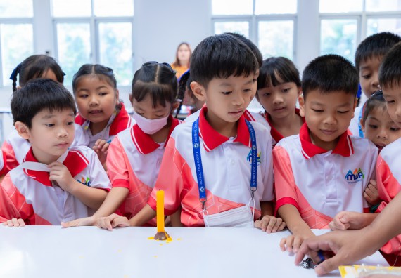 ภาพกิจกรรม  คณะวิทยาศาสตร์และเทคโนโลยี มหาวิทยาลัยราชภัฏกำแพงเพชร ร่วมกับโรงเรียนอนุบาลกำแพงเพชร จัดกิจกรรมสะเต็มศึกษา ตามโครงการฝึกทักษะเพื่อพัฒนาอุจฉริยะภาพวิทยาศาสตร์