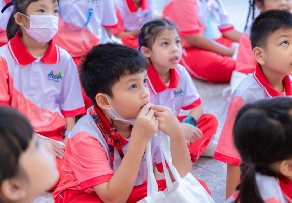 ภาพกิจกรรม  คณะวิทยาศาสตร์และเทคโนโลยี มหาวิทยาลัยราชภัฏกำแพงเพชร ร่วมกับโรงเรียนอนุบาลกำแพงเพชร จัดกิจกรรมสะเต็มศึกษา ตามโครงการฝึกทักษะเพื่อพัฒนาอุจฉริยะภาพวิทยาศาสตร์