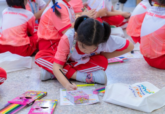 ภาพกิจกรรม  คณะวิทยาศาสตร์และเทคโนโลยี มหาวิทยาลัยราชภัฏกำแพงเพชร ร่วมกับโรงเรียนอนุบาลกำแพงเพชร จัดกิจกรรมสะเต็มศึกษา ตามโครงการฝึกทักษะเพื่อพัฒนาอุจฉริยะภาพวิทยาศาสตร์