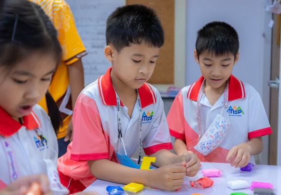 ภาพกิจกรรม  คณะวิทยาศาสตร์และเทคโนโลยี มหาวิทยาลัยราชภัฏกำแพงเพชร ร่วมกับโรงเรียนอนุบาลกำแพงเพชร จัดกิจกรรมสะเต็มศึกษา ตามโครงการฝึกทักษะเพื่อพัฒนาอุจฉริยะภาพวิทยาศาสตร์