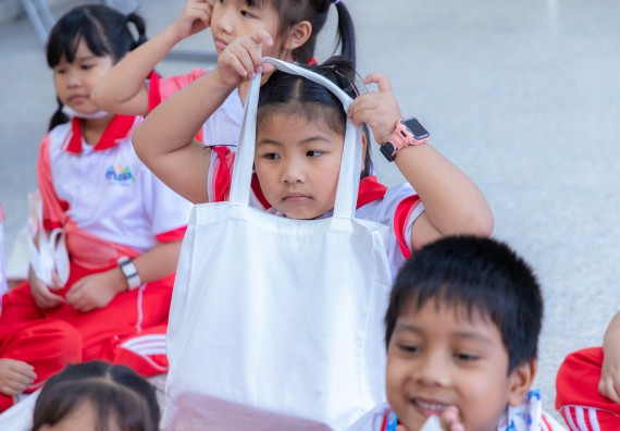 ภาพกิจกรรม  คณะวิทยาศาสตร์และเทคโนโลยี มหาวิทยาลัยราชภัฏกำแพงเพชร ร่วมกับโรงเรียนอนุบาลกำแพงเพชร จัดกิจกรรมสะเต็มศึกษา ตามโครงการฝึกทักษะเพื่อพัฒนาอุจฉริยะภาพวิทยาศาสตร์