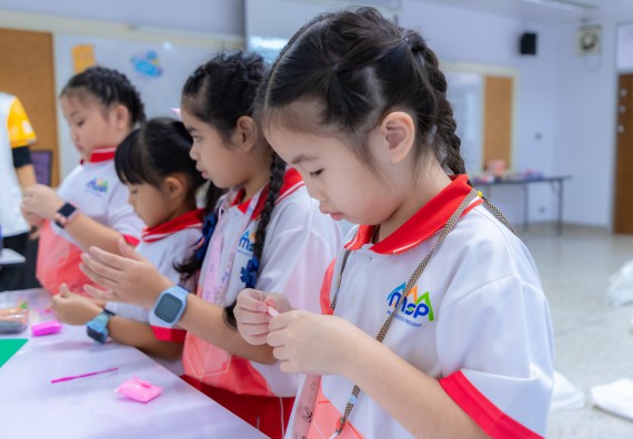 ภาพกิจกรรม  คณะวิทยาศาสตร์และเทคโนโลยี มหาวิทยาลัยราชภัฏกำแพงเพชร ร่วมกับโรงเรียนอนุบาลกำแพงเพชร จัดกิจกรรมสะเต็มศึกษา ตามโครงการฝึกทักษะเพื่อพัฒนาอุจฉริยะภาพวิทยาศาสตร์