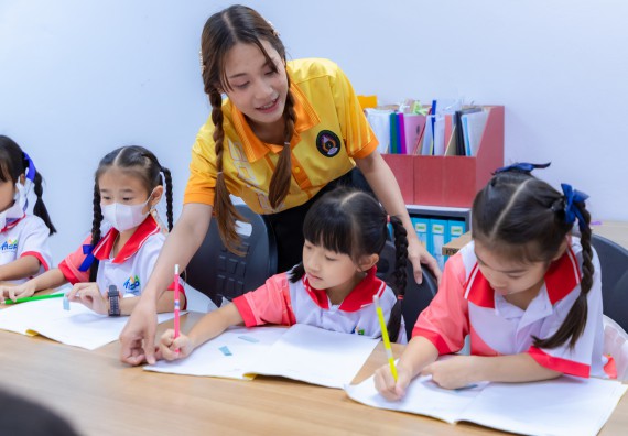 ภาพกิจกรรม  คณะวิทยาศาสตร์และเทคโนโลยี มหาวิทยาลัยราชภัฏกำแพงเพชร ร่วมกับโรงเรียนอนุบาลกำแพงเพชร จัดกิจกรรมสะเต็มศึกษา ตามโครงการฝึกทักษะเพื่อพัฒนาอุจฉริยะภาพวิทยาศาสตร์