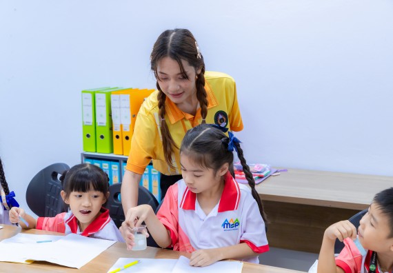 ภาพกิจกรรม  คณะวิทยาศาสตร์และเทคโนโลยี มหาวิทยาลัยราชภัฏกำแพงเพชร ร่วมกับโรงเรียนอนุบาลกำแพงเพชร จัดกิจกรรมสะเต็มศึกษา ตามโครงการฝึกทักษะเพื่อพัฒนาอุจฉริยะภาพวิทยาศาสตร์