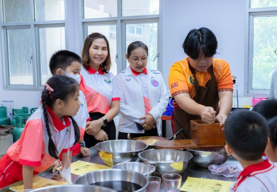 ภาพกิจกรรม  คณะวิทยาศาสตร์และเทคโนโลยี มหาวิทยาลัยราชภัฏกำแพงเพชร ร่วมกับโรงเรียนอนุบาลกำแพงเพชร จัดกิจกรรมสะเต็มศึกษา ตามโครงการฝึกทักษะเพื่อพัฒนาอุจฉริยะภาพวิทยาศาสตร์