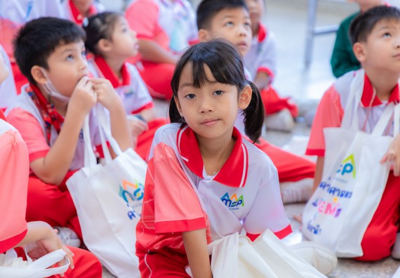 ภาพกิจกรรม  คณะวิทยาศาสตร์และเทคโนโลยี มหาวิทยาลัยราชภัฏกำแพงเพชร ร่วมกับโรงเรียนอนุบาลกำแพงเพชร จัดกิจกรรมสะเต็มศึกษา ตามโครงการฝึกทักษะเพื่อพัฒนาอุจฉริยะภาพวิทยาศาสตร์