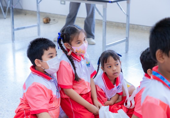 ภาพกิจกรรม  คณะวิทยาศาสตร์และเทคโนโลยี มหาวิทยาลัยราชภัฏกำแพงเพชร ร่วมกับโรงเรียนอนุบาลกำแพงเพชร จัดกิจกรรมสะเต็มศึกษา ตามโครงการฝึกทักษะเพื่อพัฒนาอุจฉริยะภาพวิทยาศาสตร์