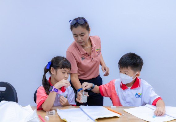 ภาพกิจกรรม  คณะวิทยาศาสตร์และเทคโนโลยี มหาวิทยาลัยราชภัฏกำแพงเพชร ร่วมกับโรงเรียนอนุบาลกำแพงเพชร จัดกิจกรรมสะเต็มศึกษา ตามโครงการฝึกทักษะเพื่อพัฒนาอุจฉริยะภาพวิทยาศาสตร์