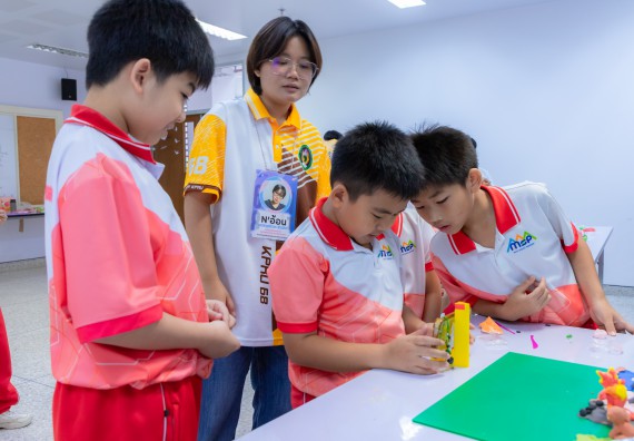 ภาพกิจกรรม  คณะวิทยาศาสตร์และเทคโนโลยี มหาวิทยาลัยราชภัฏกำแพงเพชร ร่วมกับโรงเรียนอนุบาลกำแพงเพชร จัดกิจกรรมสะเต็มศึกษา ตามโครงการฝึกทักษะเพื่อพัฒนาอุจฉริยะภาพวิทยาศาสตร์