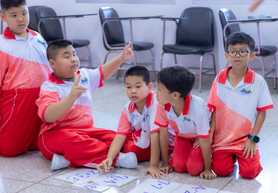 ภาพกิจกรรม  คณะวิทยาศาสตร์และเทคโนโลยี มหาวิทยาลัยราชภัฏกำแพงเพชร ร่วมกับโรงเรียนอนุบาลกำแพงเพชร จัดกิจกรรมสะเต็มศึกษา ตามโครงการฝึกทักษะเพื่อพัฒนาอุจฉริยะภาพวิทยาศาสตร์
