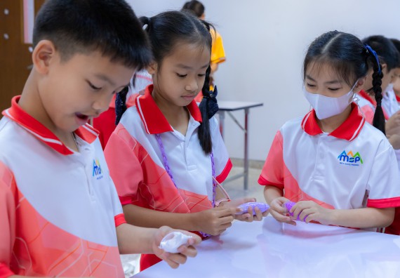 ภาพกิจกรรม  คณะวิทยาศาสตร์และเทคโนโลยี มหาวิทยาลัยราชภัฏกำแพงเพชร ร่วมกับโรงเรียนอนุบาลกำแพงเพชร จัดกิจกรรมสะเต็มศึกษา ตามโครงการฝึกทักษะเพื่อพัฒนาอุจฉริยะภาพวิทยาศาสตร์