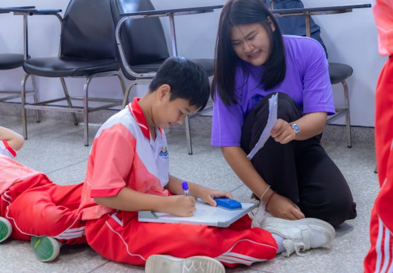 ภาพกิจกรรม  คณะวิทยาศาสตร์และเทคโนโลยี มหาวิทยาลัยราชภัฏกำแพงเพชร ร่วมกับโรงเรียนอนุบาลกำแพงเพชร จัดกิจกรรมสะเต็มศึกษา ตามโครงการฝึกทักษะเพื่อพัฒนาอุจฉริยะภาพวิทยาศาสตร์