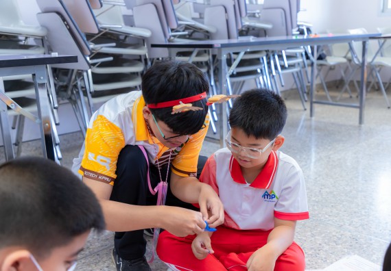 ภาพกิจกรรม  คณะวิทยาศาสตร์และเทคโนโลยี มหาวิทยาลัยราชภัฏกำแพงเพชร ร่วมกับโรงเรียนอนุบาลกำแพงเพชร จัดกิจกรรมสะเต็มศึกษา ตามโครงการฝึกทักษะเพื่อพัฒนาอุจฉริยะภาพวิทยาศาสตร์