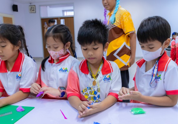 ภาพกิจกรรม  คณะวิทยาศาสตร์และเทคโนโลยี มหาวิทยาลัยราชภัฏกำแพงเพชร ร่วมกับโรงเรียนอนุบาลกำแพงเพชร จัดกิจกรรมสะเต็มศึกษา ตามโครงการฝึกทักษะเพื่อพัฒนาอุจฉริยะภาพวิทยาศาสตร์