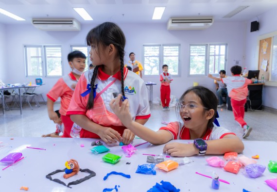 ภาพกิจกรรม  คณะวิทยาศาสตร์และเทคโนโลยี มหาวิทยาลัยราชภัฏกำแพงเพชร ร่วมกับโรงเรียนอนุบาลกำแพงเพชร จัดกิจกรรมสะเต็มศึกษา ตามโครงการฝึกทักษะเพื่อพัฒนาอุจฉริยะภาพวิทยาศาสตร์
