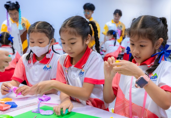 ภาพกิจกรรม  คณะวิทยาศาสตร์และเทคโนโลยี มหาวิทยาลัยราชภัฏกำแพงเพชร ร่วมกับโรงเรียนอนุบาลกำแพงเพชร จัดกิจกรรมสะเต็มศึกษา ตามโครงการฝึกทักษะเพื่อพัฒนาอุจฉริยะภาพวิทยาศาสตร์