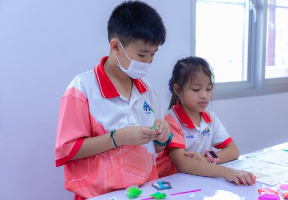 ภาพกิจกรรม  คณะวิทยาศาสตร์และเทคโนโลยี มหาวิทยาลัยราชภัฏกำแพงเพชร ร่วมกับโรงเรียนอนุบาลกำแพงเพชร จัดกิจกรรมสะเต็มศึกษา ตามโครงการฝึกทักษะเพื่อพัฒนาอุจฉริยะภาพวิทยาศาสตร์