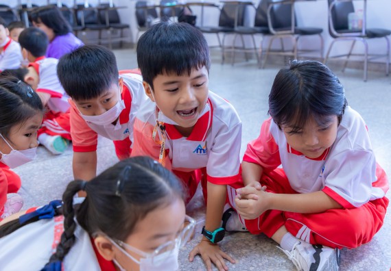 ภาพกิจกรรม  คณะวิทยาศาสตร์และเทคโนโลยี มหาวิทยาลัยราชภัฏกำแพงเพชร ร่วมกับโรงเรียนอนุบาลกำแพงเพชร จัดกิจกรรมสะเต็มศึกษา ตามโครงการฝึกทักษะเพื่อพัฒนาอุจฉริยะภาพวิทยาศาสตร์