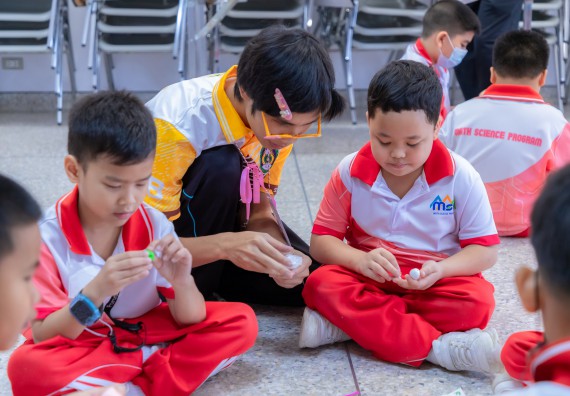 ภาพกิจกรรม  คณะวิทยาศาสตร์และเทคโนโลยี มหาวิทยาลัยราชภัฏกำแพงเพชร ร่วมกับโรงเรียนอนุบาลกำแพงเพชร จัดกิจกรรมสะเต็มศึกษา ตามโครงการฝึกทักษะเพื่อพัฒนาอุจฉริยะภาพวิทยาศาสตร์