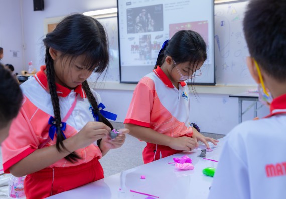 ภาพกิจกรรม  คณะวิทยาศาสตร์และเทคโนโลยี มหาวิทยาลัยราชภัฏกำแพงเพชร ร่วมกับโรงเรียนอนุบาลกำแพงเพชร จัดกิจกรรมสะเต็มศึกษา ตามโครงการฝึกทักษะเพื่อพัฒนาอุจฉริยะภาพวิทยาศาสตร์