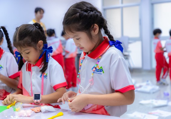 ภาพกิจกรรม  คณะวิทยาศาสตร์และเทคโนโลยี มหาวิทยาลัยราชภัฏกำแพงเพชร ร่วมกับโรงเรียนอนุบาลกำแพงเพชร จัดกิจกรรมสะเต็มศึกษา ตามโครงการฝึกทักษะเพื่อพัฒนาอุจฉริยะภาพวิทยาศาสตร์