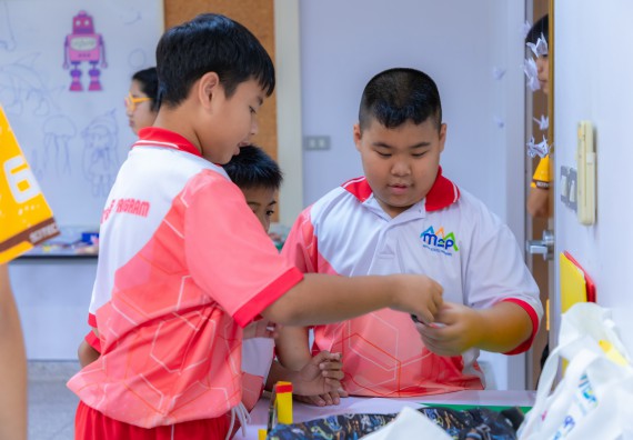 ภาพกิจกรรม  คณะวิทยาศาสตร์และเทคโนโลยี มหาวิทยาลัยราชภัฏกำแพงเพชร ร่วมกับโรงเรียนอนุบาลกำแพงเพชร จัดกิจกรรมสะเต็มศึกษา ตามโครงการฝึกทักษะเพื่อพัฒนาอุจฉริยะภาพวิทยาศาสตร์