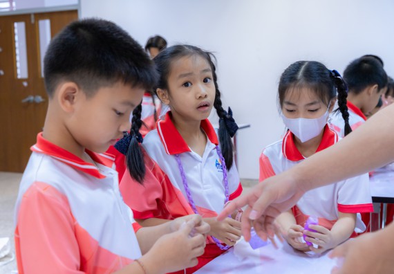 ภาพกิจกรรม  คณะวิทยาศาสตร์และเทคโนโลยี มหาวิทยาลัยราชภัฏกำแพงเพชร ร่วมกับโรงเรียนอนุบาลกำแพงเพชร จัดกิจกรรมสะเต็มศึกษา ตามโครงการฝึกทักษะเพื่อพัฒนาอุจฉริยะภาพวิทยาศาสตร์