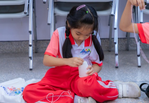 ภาพกิจกรรม  คณะวิทยาศาสตร์และเทคโนโลยี มหาวิทยาลัยราชภัฏกำแพงเพชร ร่วมกับโรงเรียนอนุบาลกำแพงเพชร จัดกิจกรรมสะเต็มศึกษา ตามโครงการฝึกทักษะเพื่อพัฒนาอุจฉริยะภาพวิทยาศาสตร์