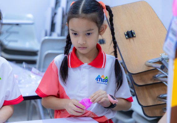 ภาพกิจกรรม  คณะวิทยาศาสตร์และเทคโนโลยี มหาวิทยาลัยราชภัฏกำแพงเพชร ร่วมกับโรงเรียนอนุบาลกำแพงเพชร จัดกิจกรรมสะเต็มศึกษา ตามโครงการฝึกทักษะเพื่อพัฒนาอุจฉริยะภาพวิทยาศาสตร์