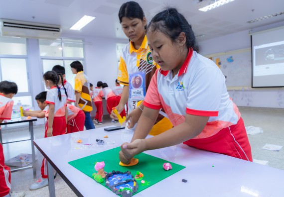 ภาพกิจกรรม  คณะวิทยาศาสตร์และเทคโนโลยี มหาวิทยาลัยราชภัฏกำแพงเพชร ร่วมกับโรงเรียนอนุบาลกำแพงเพชร จัดกิจกรรมสะเต็มศึกษา ตามโครงการฝึกทักษะเพื่อพัฒนาอุจฉริยะภาพวิทยาศาสตร์