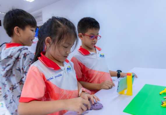 ภาพกิจกรรม  คณะวิทยาศาสตร์และเทคโนโลยี มหาวิทยาลัยราชภัฏกำแพงเพชร ร่วมกับโรงเรียนอนุบาลกำแพงเพชร จัดกิจกรรมสะเต็มศึกษา ตามโครงการฝึกทักษะเพื่อพัฒนาอุจฉริยะภาพวิทยาศาสตร์