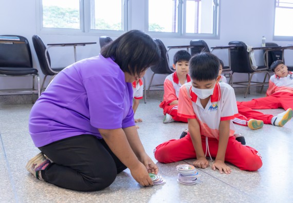 ภาพกิจกรรม  คณะวิทยาศาสตร์และเทคโนโลยี มหาวิทยาลัยราชภัฏกำแพงเพชร ร่วมกับโรงเรียนอนุบาลกำแพงเพชร จัดกิจกรรมสะเต็มศึกษา ตามโครงการฝึกทักษะเพื่อพัฒนาอุจฉริยะภาพวิทยาศาสตร์