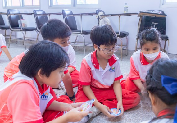 ภาพกิจกรรม  คณะวิทยาศาสตร์และเทคโนโลยี มหาวิทยาลัยราชภัฏกำแพงเพชร ร่วมกับโรงเรียนอนุบาลกำแพงเพชร จัดกิจกรรมสะเต็มศึกษา ตามโครงการฝึกทักษะเพื่อพัฒนาอุจฉริยะภาพวิทยาศาสตร์