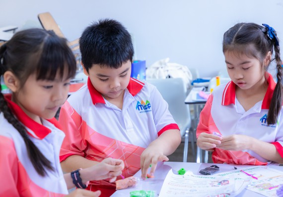 ภาพกิจกรรม  คณะวิทยาศาสตร์และเทคโนโลยี มหาวิทยาลัยราชภัฏกำแพงเพชร ร่วมกับโรงเรียนอนุบาลกำแพงเพชร จัดกิจกรรมสะเต็มศึกษา ตามโครงการฝึกทักษะเพื่อพัฒนาอุจฉริยะภาพวิทยาศาสตร์