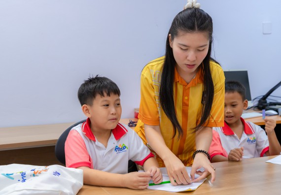 ภาพกิจกรรม  คณะวิทยาศาสตร์และเทคโนโลยี มหาวิทยาลัยราชภัฏกำแพงเพชร ร่วมกับโรงเรียนอนุบาลกำแพงเพชร จัดกิจกรรมสะเต็มศึกษา ตามโครงการฝึกทักษะเพื่อพัฒนาอุจฉริยะภาพวิทยาศาสตร์