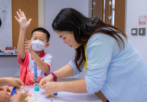 ภาพกิจกรรม  คณะวิทยาศาสตร์และเทคโนโลยี มหาวิทยาลัยราชภัฏกำแพงเพชร ร่วมกับโรงเรียนอนุบาลกำแพงเพชร จัดกิจกรรมสะเต็มศึกษา ตามโครงการฝึกทักษะเพื่อพัฒนาอุจฉริยะภาพวิทยาศาสตร์